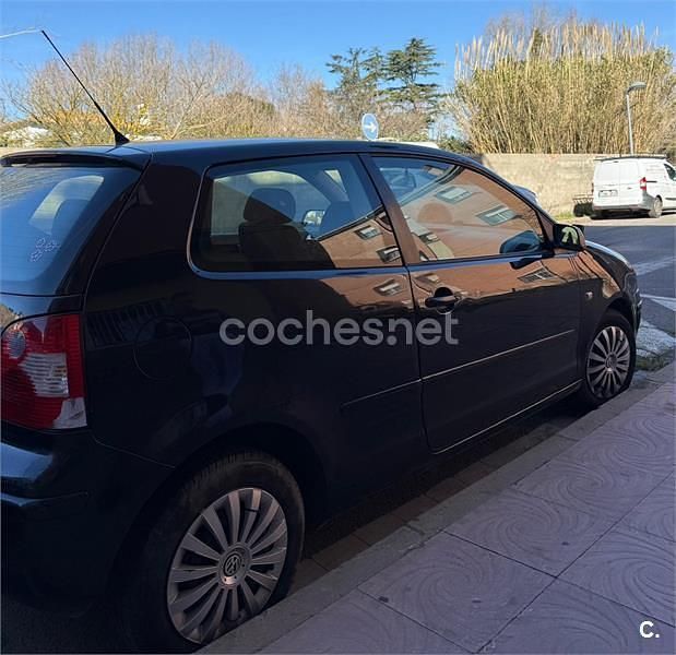 Usado VW Polo Highline 75 CV (55 kW) 2004 Negro Utilitario