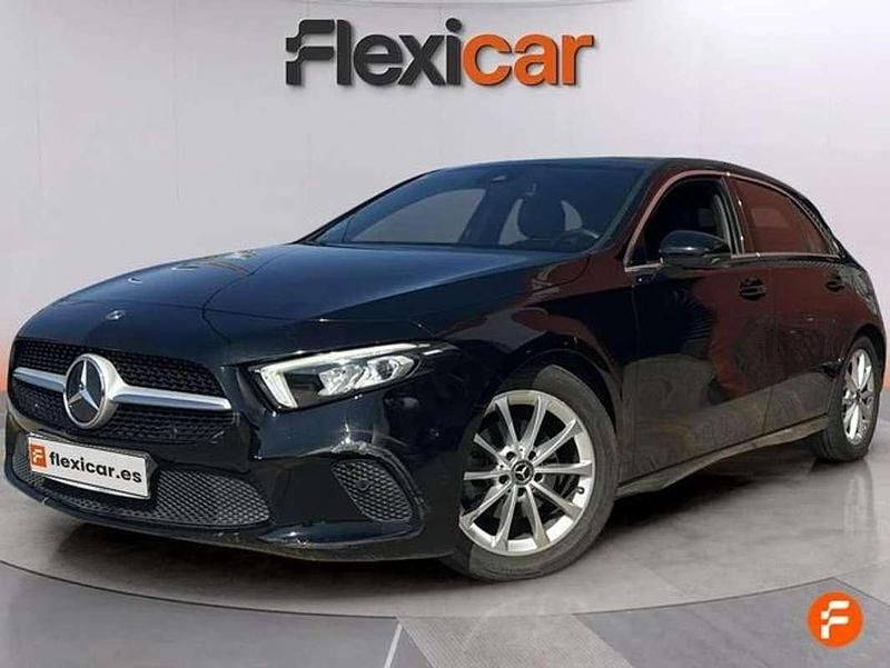 Usado Mercedes A180 116 CV (85 kW) 2020 Negro Utilitario
