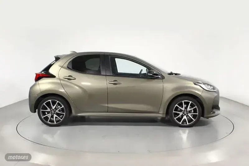 Usado Toyota Yaris Style 116 CV (85 kW) 2022 Bronce Utilitario