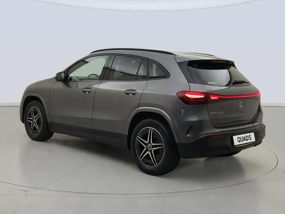 Usado Mercedes EQA300 167 kW (228 CV) 2025 Gris SUV