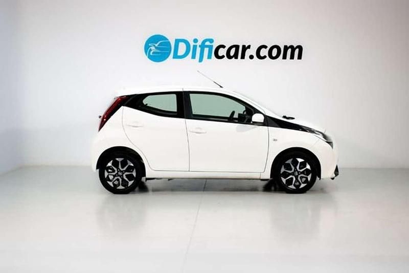 Usado Toyota Aygo X-play 71 CV (52 kW) 2021 Blanco Utilitario
