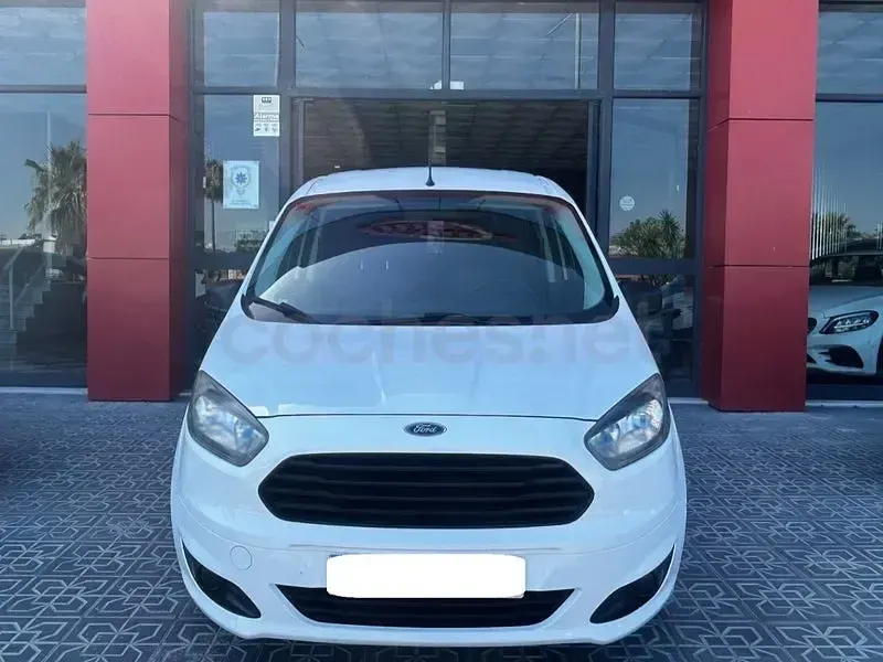 Usado Ford Tourneo Courier Trend 75 CV (55 kW) 2015 Blanco Monovolumen