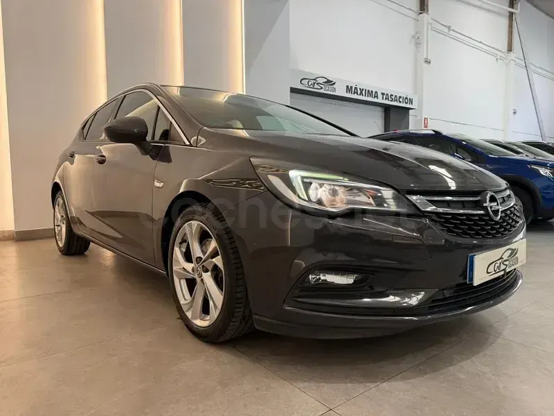 Usado Opel Astra Business 110 CV (80 kW) 2017 Gris / plata Berlina