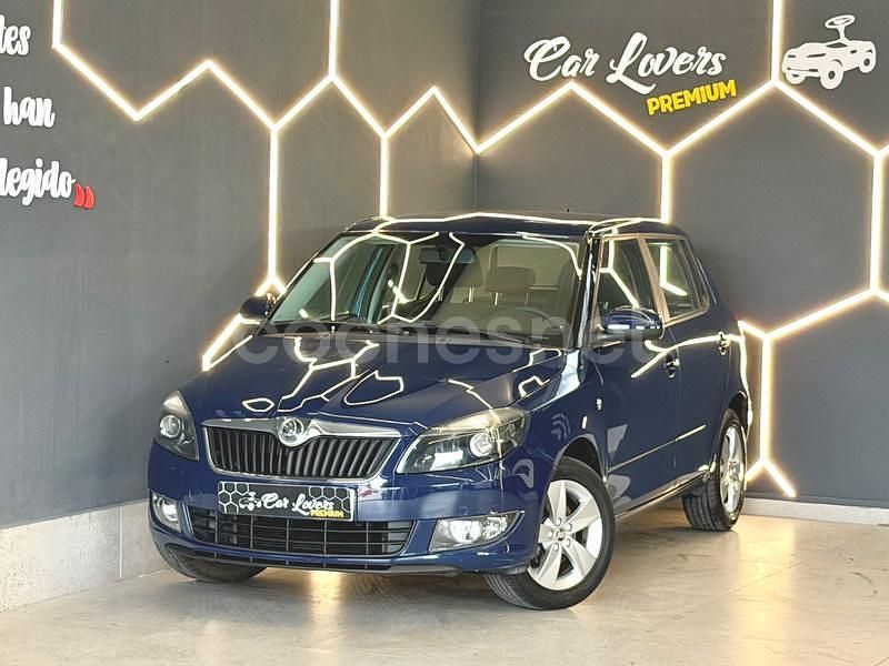 Usado Skoda Fabia 69 CV (50 kW) 2015 Azul Berlina