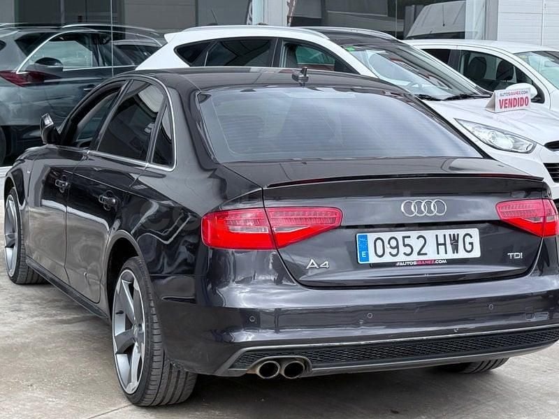 Usado Audi A4 S-Line 150 HP (110 kW) 2014 Cinzento Sedan