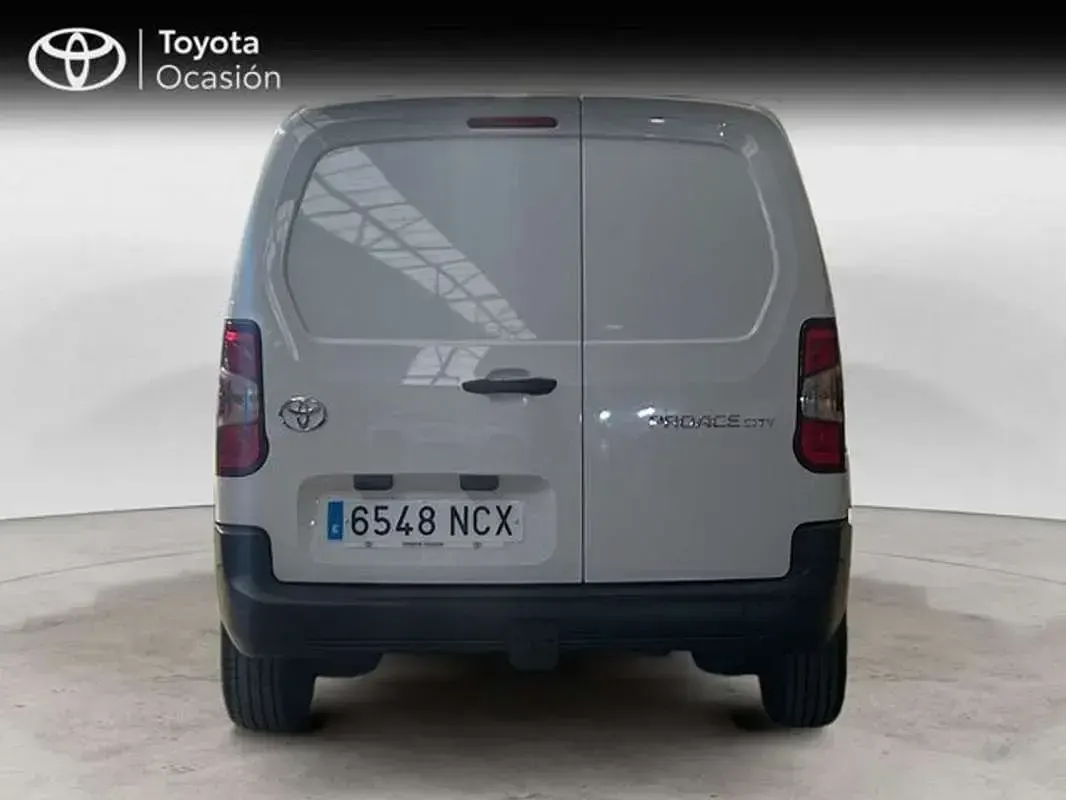 Usado Toyota Proace City City 102 CV (75 kW) 2025 Blanco Monovolumen
