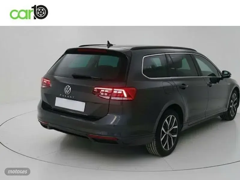 Usado VW Passat Executive 150 CV (110 kW) 2023 Gris Familiar