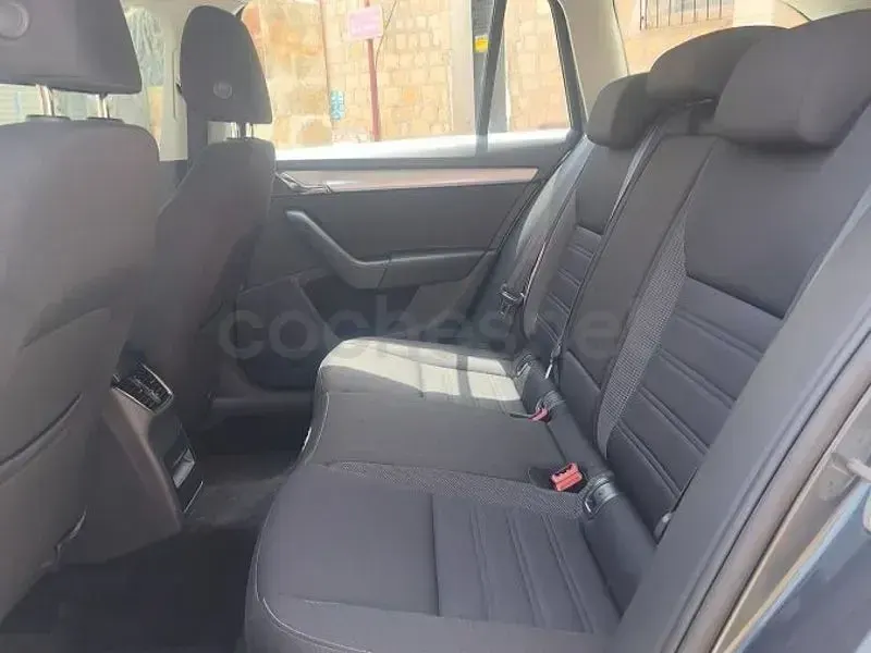 Usado Skoda Octavia Style 130 CV (95 kW) 2020 Gris / plata Familiar