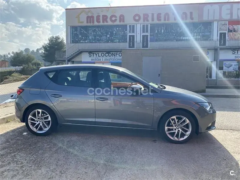 Käytetty Seat Leon Style 105 HP (77 kW) 2015 Harmaa Sedan