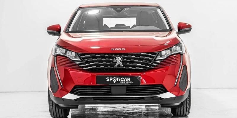 Usado Peugeot 5008 Active 131 CV (96 kW) 2021 Rojo SUV