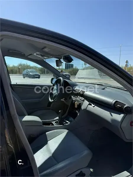 Usado Mercedes C200 Avantgarde 163 CV (119 kW) 2002 Negro Berlina