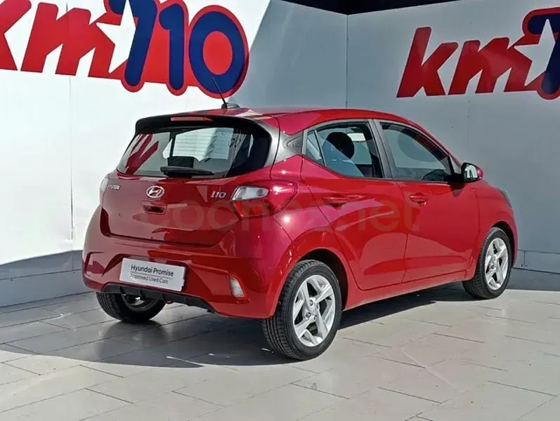 Usado Hyundai i10 67 CV (49 kW) 2022 Rojo Utilitario