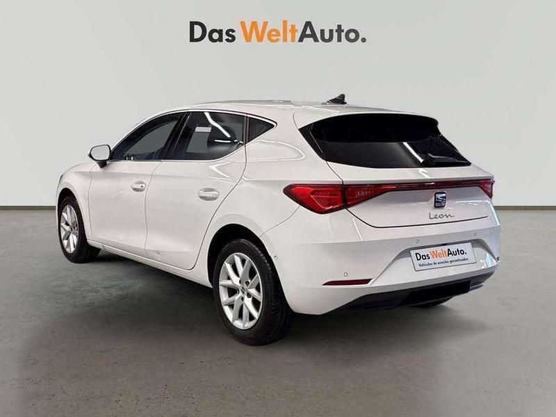 Usado Seat Leon Style 116 CV (85 kW) 2025 Blanco Utilitario