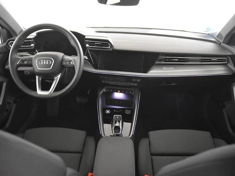 Usado Audi A3 Sportback e-tron 204 CV (150 kW) 2025 Gris/plata Utilitario