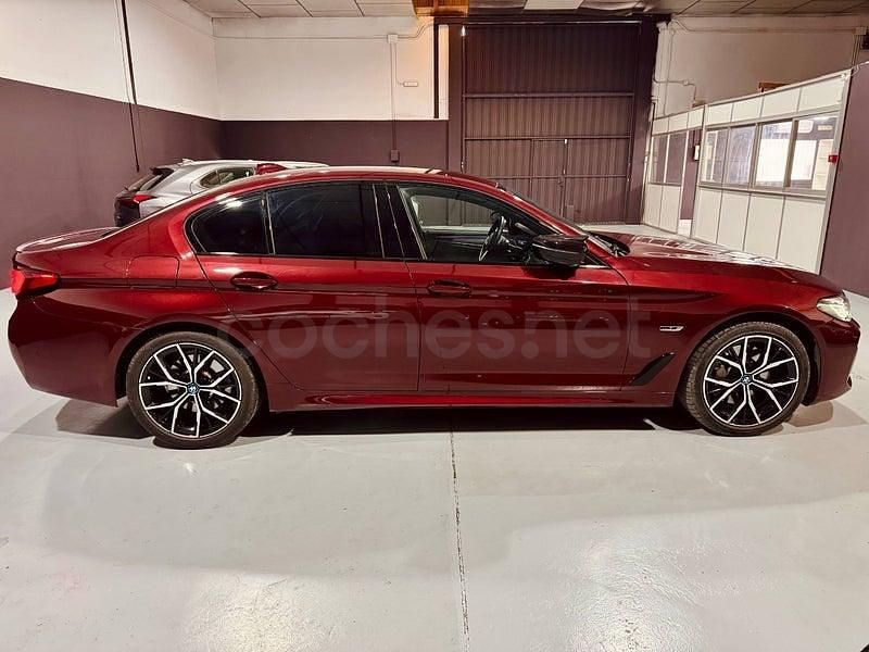 Używany BMW 530e 292 KM (214 kW) 2022 Czerwony Sedan/Limuzyna