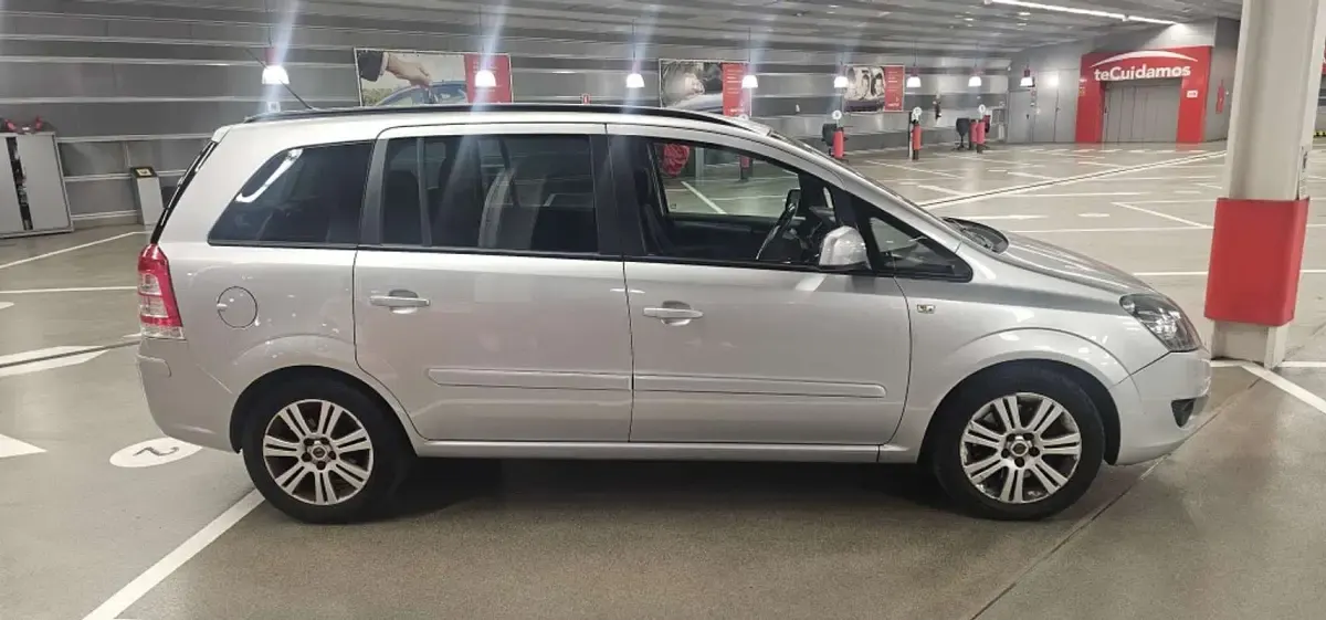 Usado Opel Zafira Family 125 CV (91 kW) 2012 Gris Monovolumen