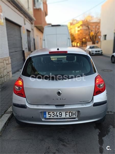 Usado Renault Clio II Dynamique 100 CV (73 kW) 2007 Beige Berlina