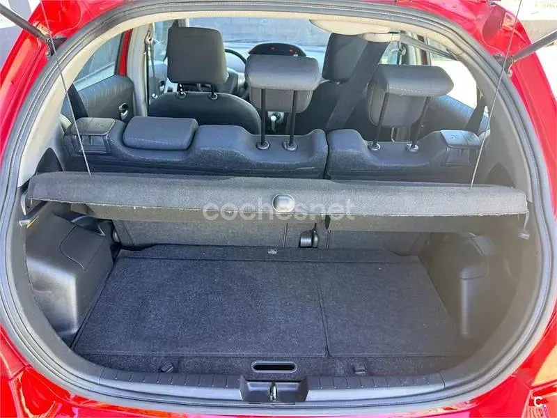Usado Toyota Yaris 90 CV (66 kW) 2007 Rojo Utilitario