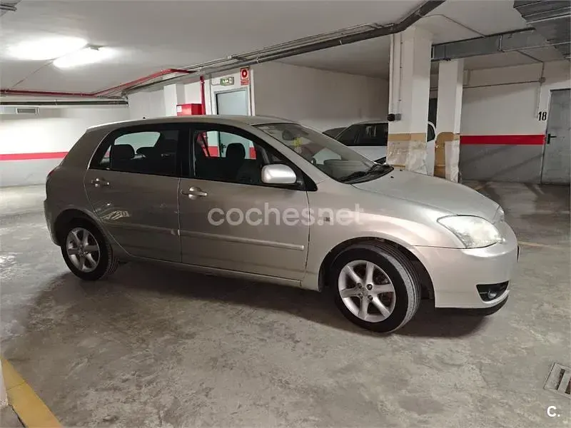 Usado Toyota Corolla Sol 116 CV (85 kW) 2004 Gris / plata Berlina
