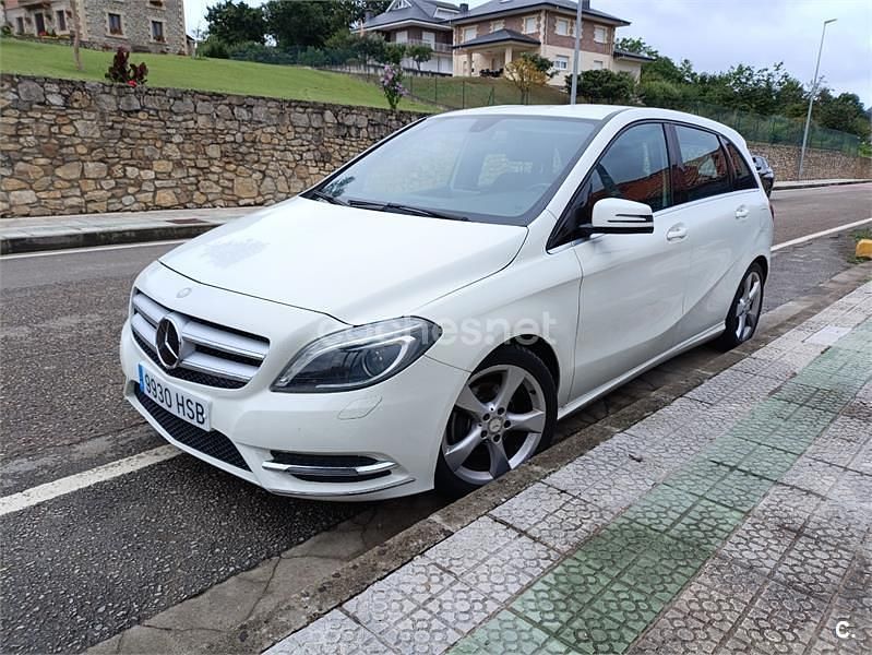 Usado Mercedes B200 136 CV (100 kW) 2013 Blanco Monovolumen