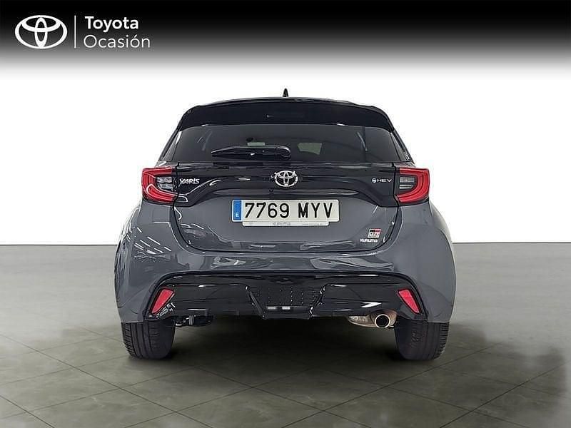 Usado Toyota Yaris Sport 130 CV (95 kW) 2025 Gris oscuro Utilitario