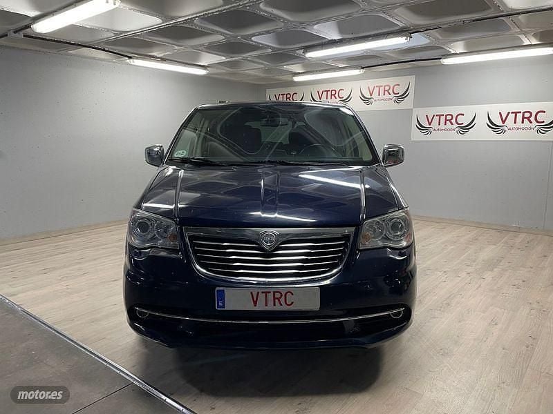 Usado Lancia Voyager Platinum 179 CV (131 kW) 2012 Azul Monovolumen