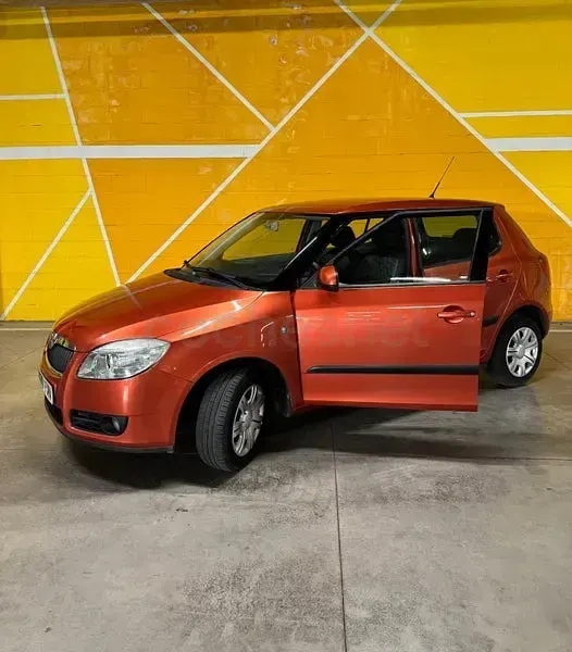 Usado Skoda Fabia Comfort 80 CV (58 kW) 2007 Naranja Familiar