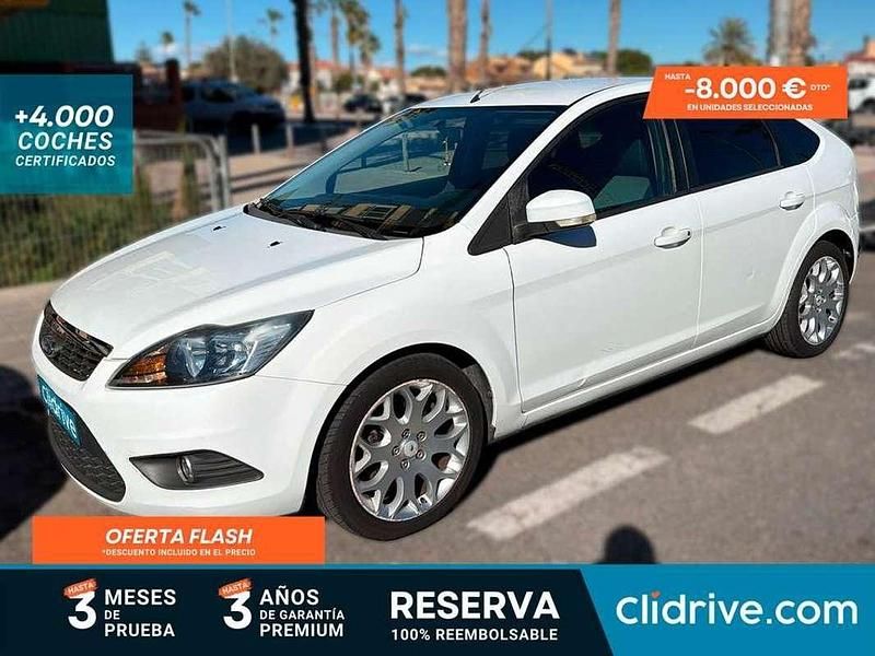 Usado Ford Focus Trend 90 CV (66 kW) 2008 Blanco Berlina