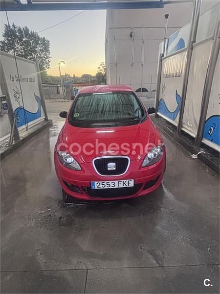 Usado Seat Altea 105 CV (77 kW) 2007 Rojo Monovolumen