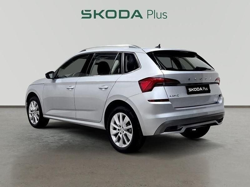 Usado Skoda Kamiq Ambition 110 CV (80 kW) 2023 Gris SUV
