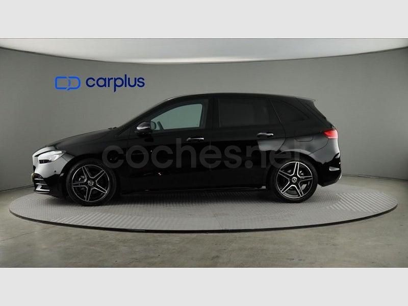 Usado Mercedes B200 150 CV (110 kW) 2024 Negro cosmos (metalizado) Monovolumen