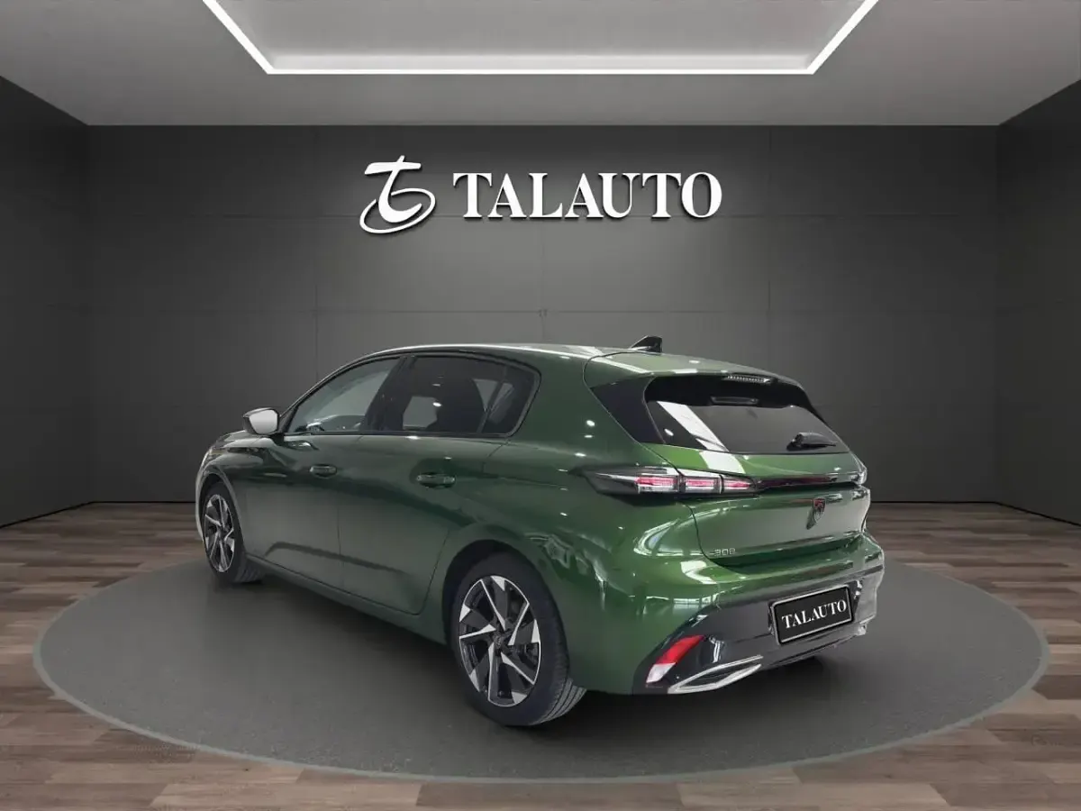 Usado Peugeot 308 Allure 130 CV (95 kW) 2023 Verde Berlina