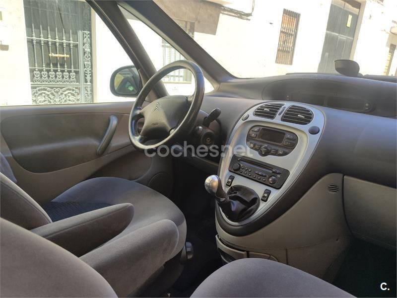 Gris / plata Usado 2010 Citroën Xsara Picasso Monovolumen | 5900 € (Un poco caro) - Imagen 1/4
