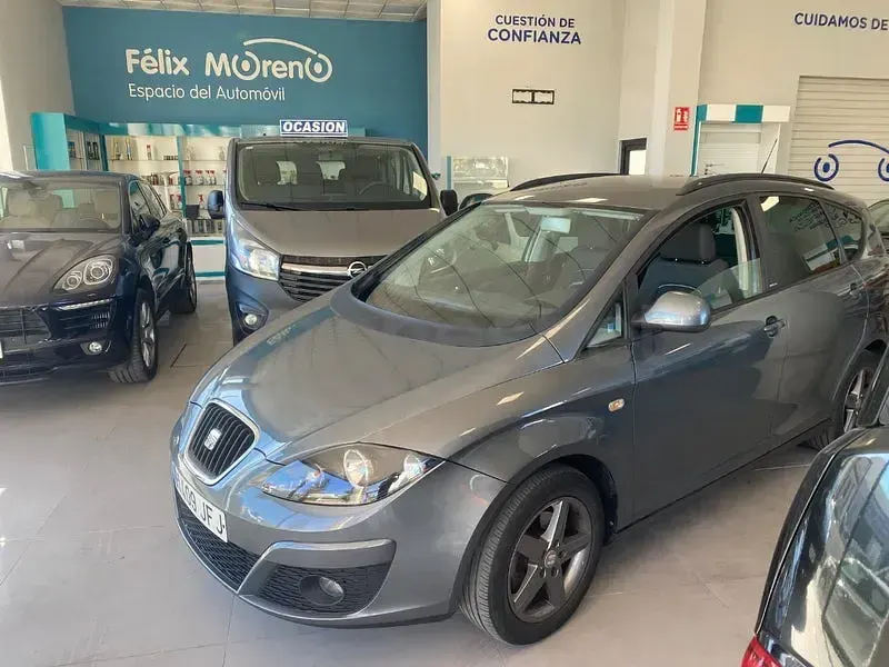 Usado Seat Altea XL I-Tech 105 CV (77 kW) 2015 Gris / plata Monovolumen