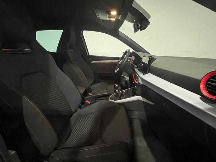 Usado Seat Arona FR 116 CV (85 kW) 2025 Rojo SUV