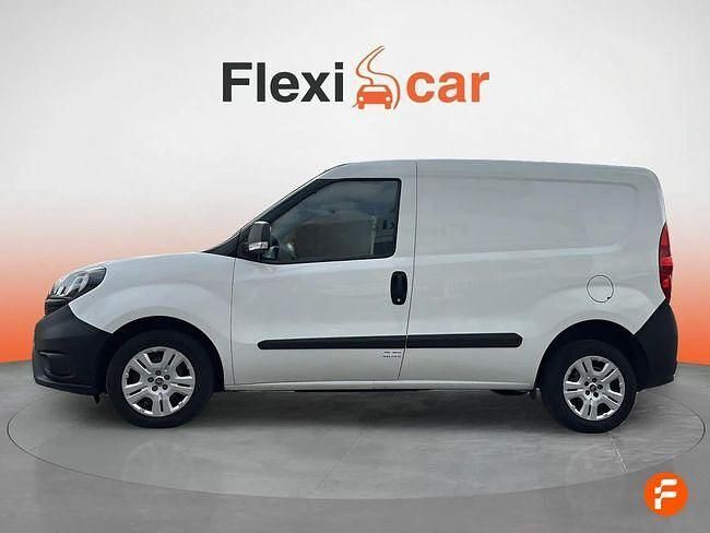 Usado Fiat Doblò Easy 105 CV (77 kW) 2022 Blanco Monovolumen
