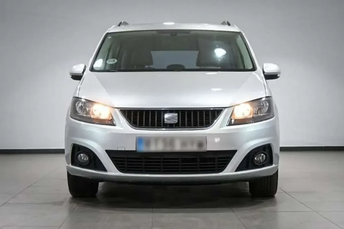 Usado Seat Alhambra Ecomotive 139 CV (102 kW) 2014 Gris Monovolumen