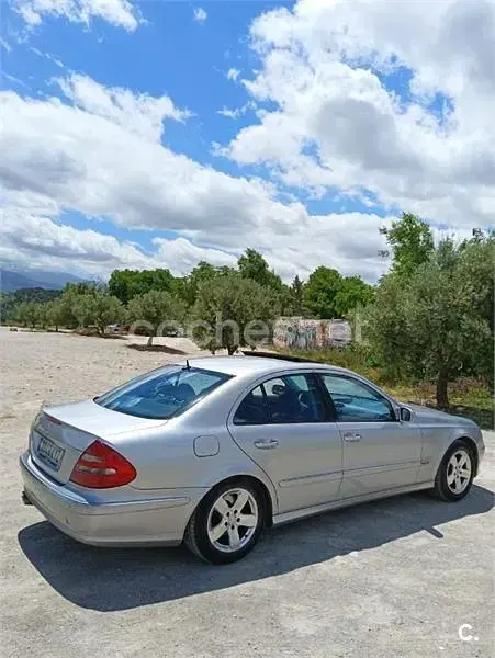 Usado Mercedes E220 Avantgarde 143 CV (105 kW) 2004 Gris / plata Familiar