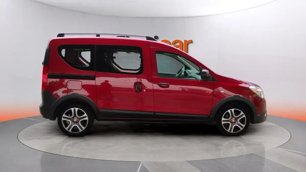 Usado Dacia Dokker Comfort 95 HP (69 kW) 2020 Vermelho Monovolume