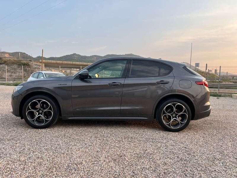 Gris Usado 2021 Alfa Romeo Stelvio Veloce SUV | 23.960 € (Precio justo) - Imagen 1/4
