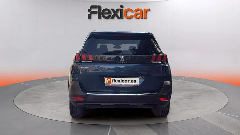 Usado Peugeot 5008 Allure 131 CV (96 kW) 2023 Azul SUV