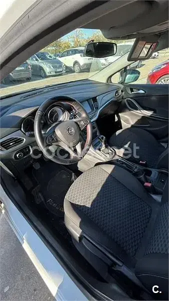 Usado Opel Astra Selective 105 CV (77 kW) 2016 Blanco Berlina