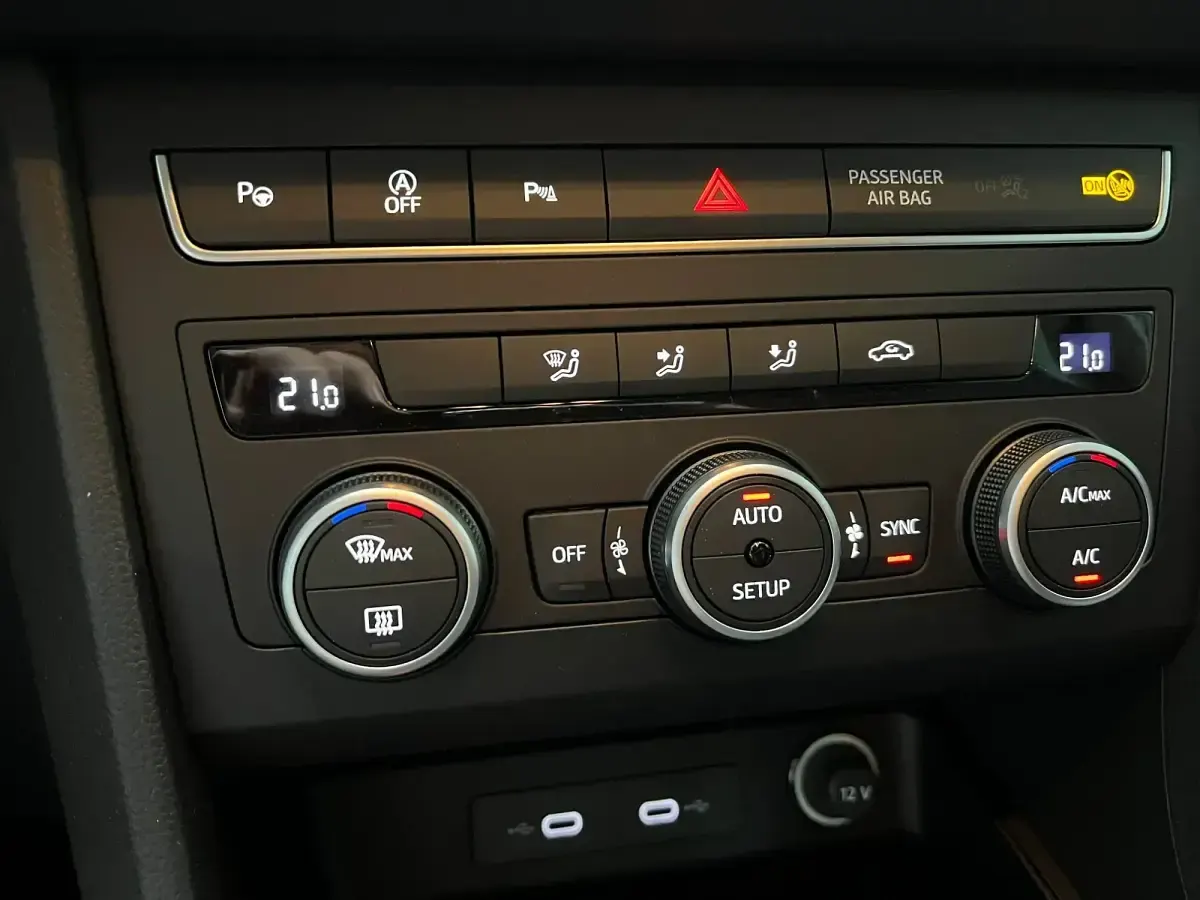 Usado Seat Ateca Style 116 CV (85 kW) 2022 Blanco SUV
