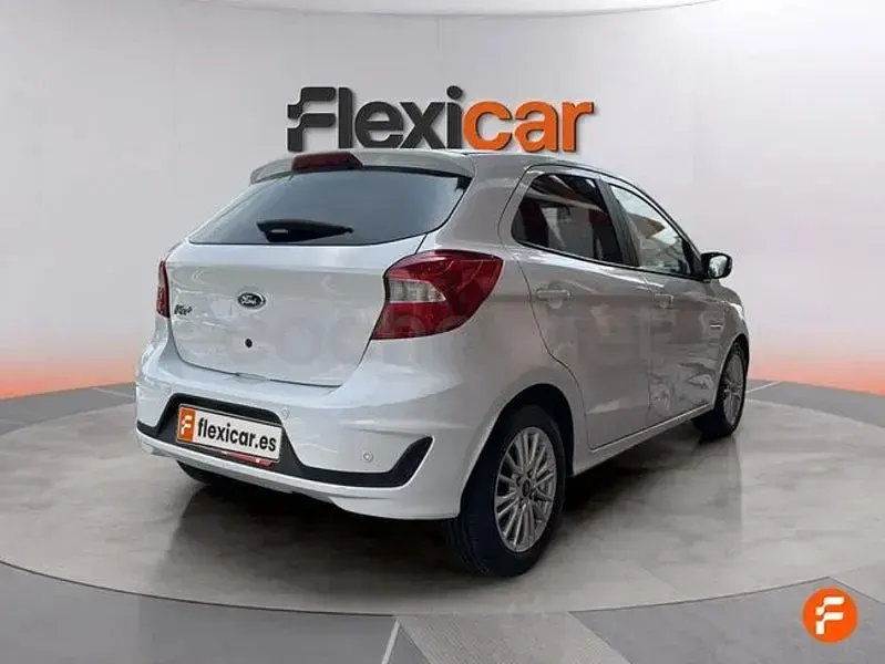 Usado Ford Ka Plus Ultimate 85 CV (62 kW) 2019 Blanco Utilitario