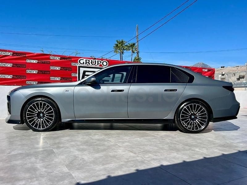 Usado BMW 740 299 HP (219 kW) 2024 Cinzento Sedan