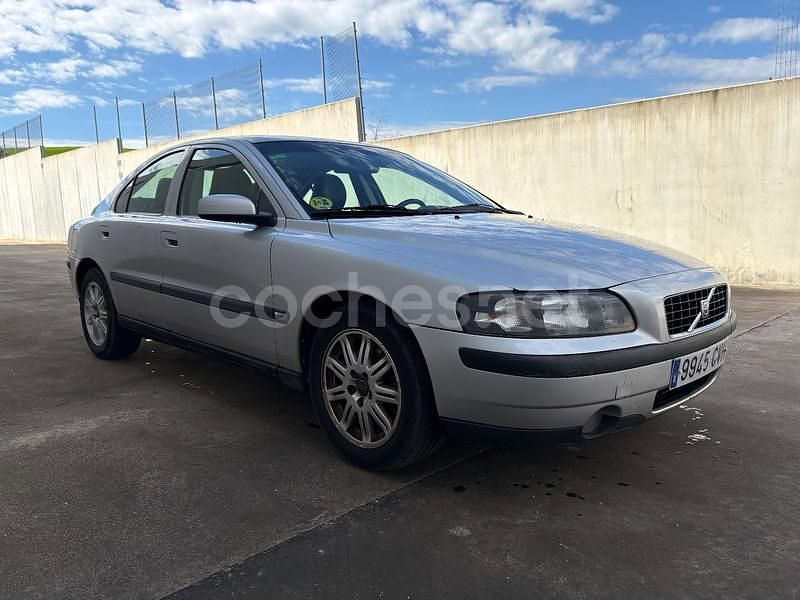 Usado Volvo S60 Momentum 130 CV (95 kW) 2004 Gris / plata Berlina
