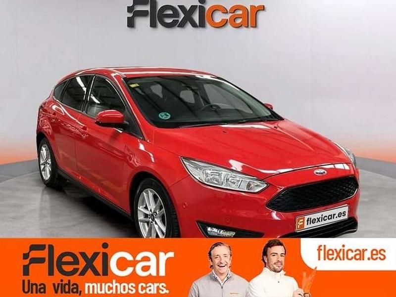 Rojo Usado 2015 Ford Focus Trend Utilitario | 8990 € (Precio justo) - Imagen 1/4