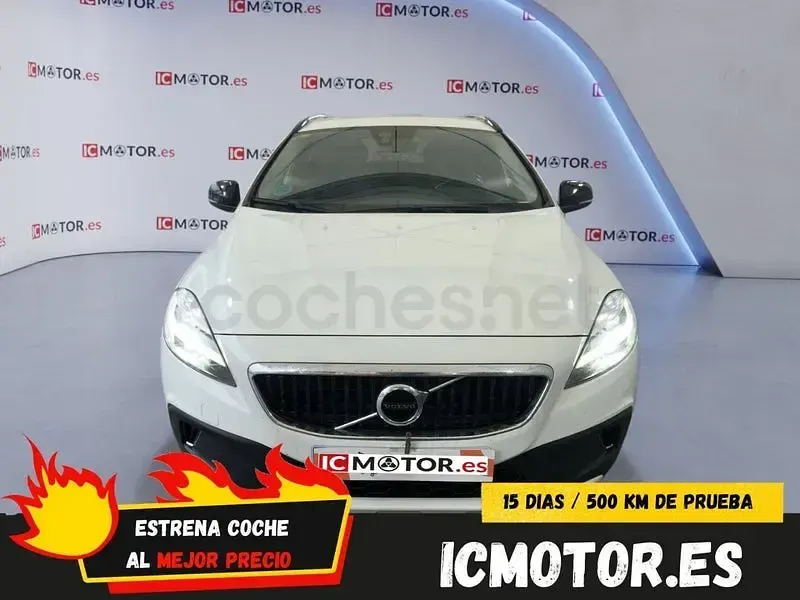 Usado Volvo V40 CC Plus 120 CV (88 kW) 2019 Blanco Familiar