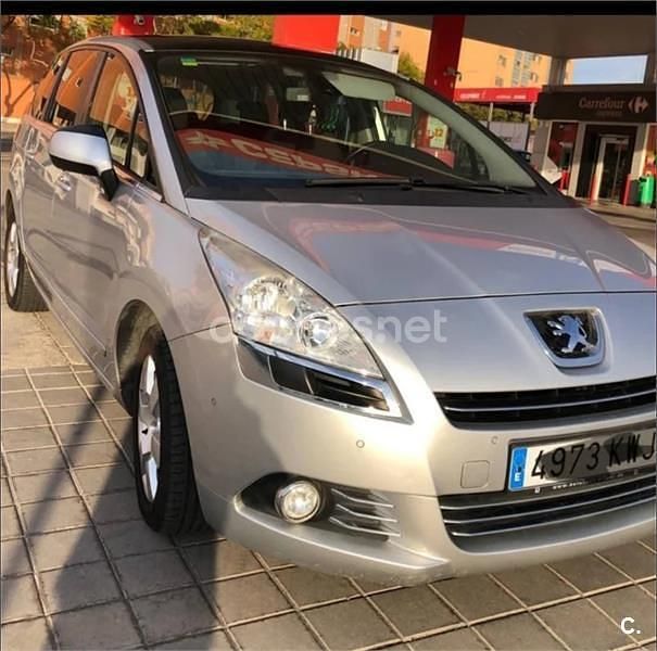 Gris / plata Usado 2011 Peugeot 5008 Monovolumen | 4699 € (Buen precio) - Imagen 1/4