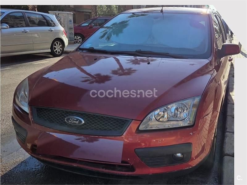 Rojo Usado 2007 Ford Focus Trend Berlina | 4000 € (Buen precio) - Imagen 1/4